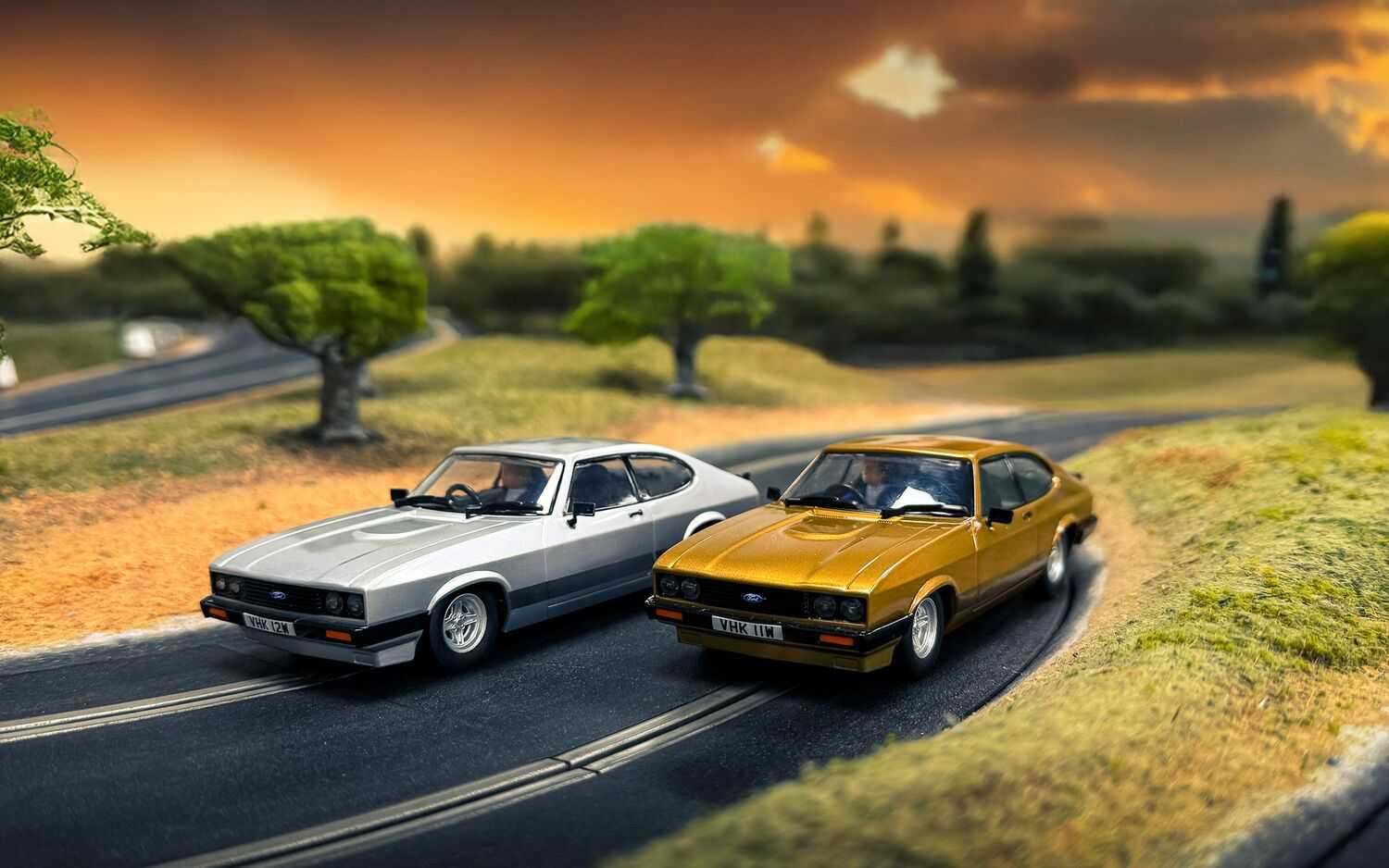 SCALEXTRIC - The Professionals Capri Twin Pack (1:32)