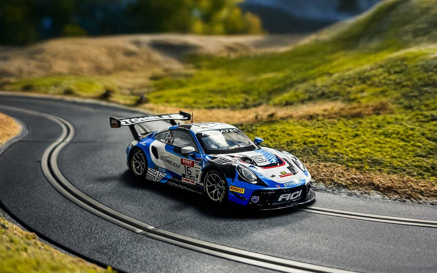 Autíčko GT SCALEXTRIC - Porsche 911 GT3 R ACI Motorsport (1:32)