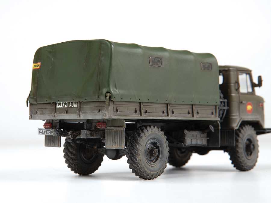 Soviet all-wheel drive truck GAZ-66 (1:43)