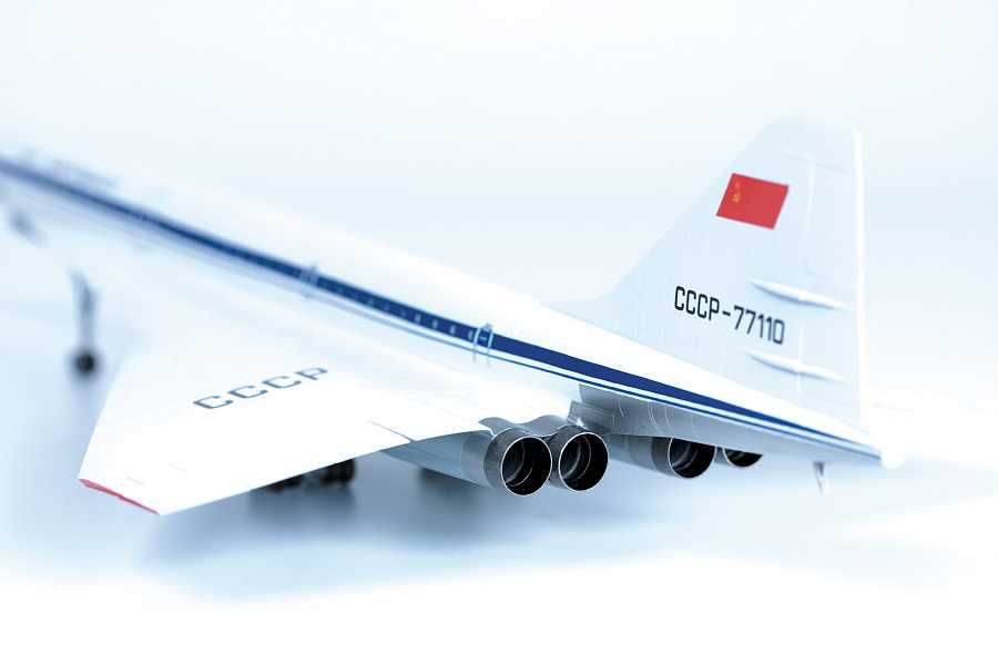 Tu-144 Supersonic civilian aircraft (1:144)