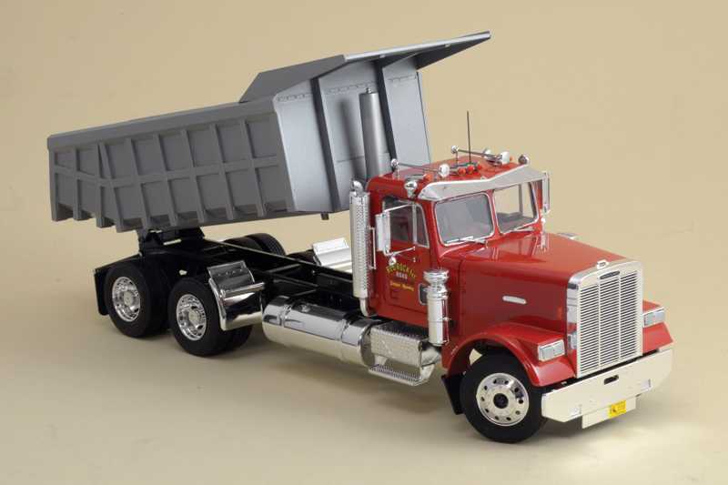 Freightliner Heavy Dumper Truck (Italeri 1:24)