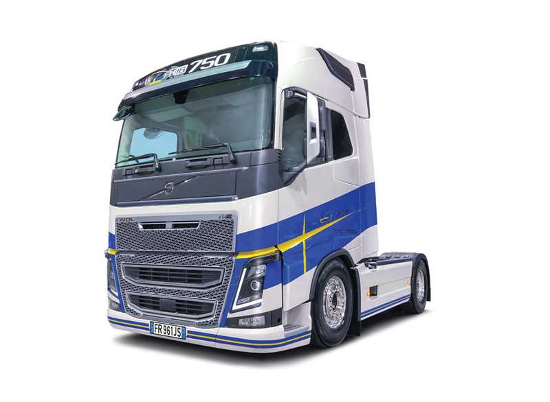 Volvo FH16 Medium Roof (1:24)