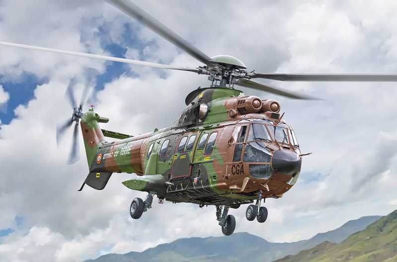 Vrtulník AS332 Super Puma (1:72)