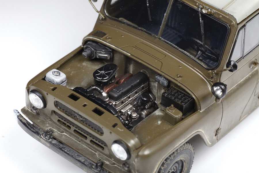 UAZ-469 Soviet 4WD off-road vehicle (Zvezda 1:35)
