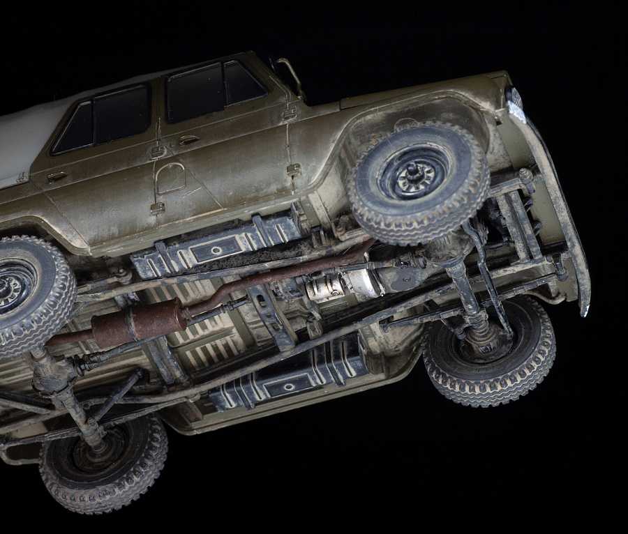 UAZ-469 Soviet 4WD off-road vehicle (Zvezda 1:35)