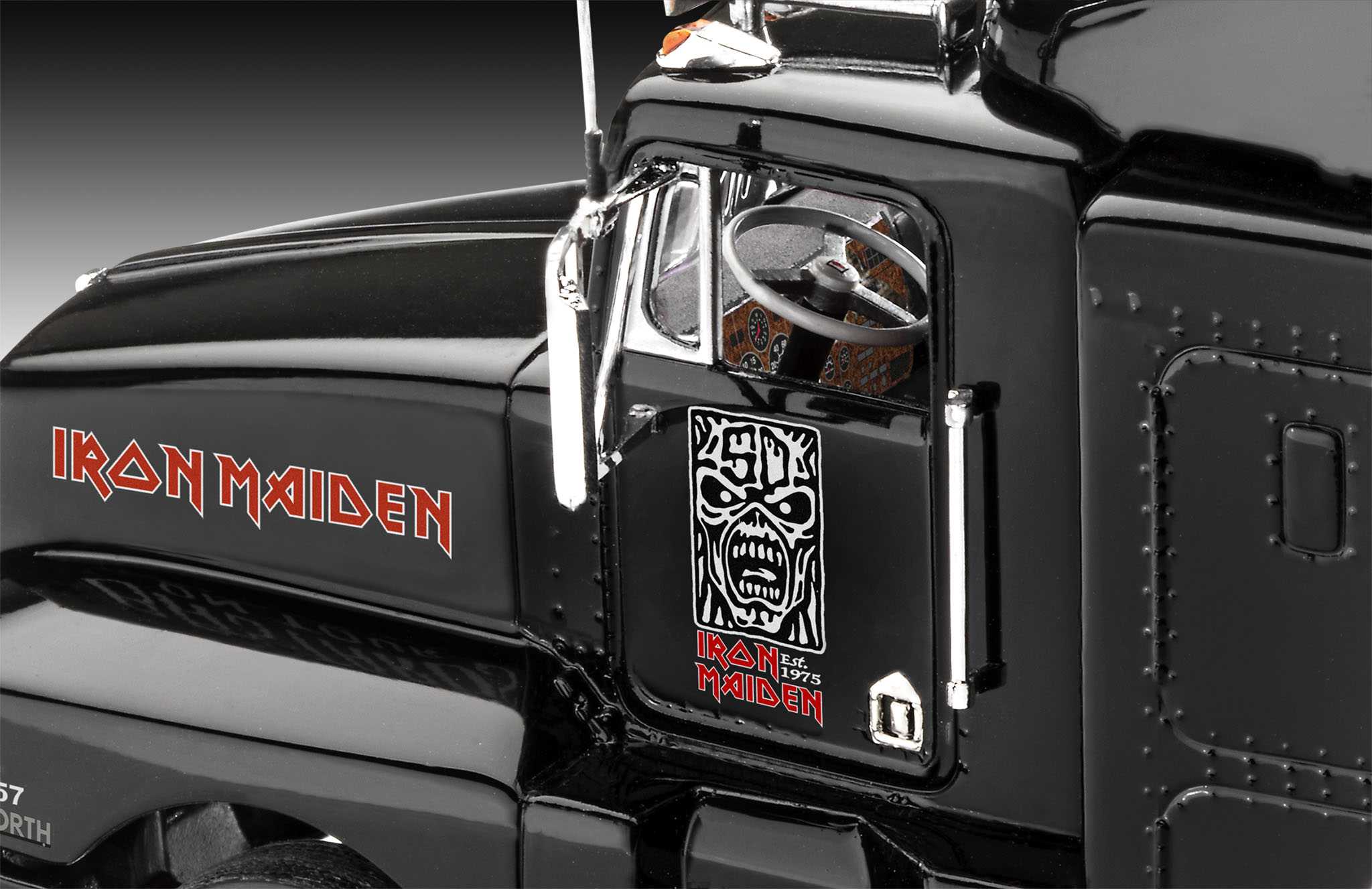 Tour Truck "Iron Maiden" (1:32)