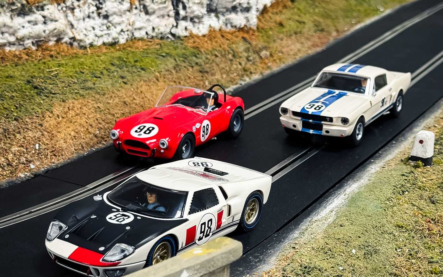 Autíčka GT SCALEXTRIC C4619A - Ken Miles Triple Pack (1:32)