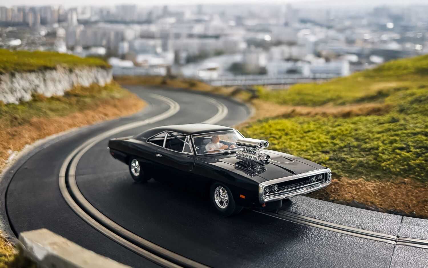 Autíčko Film & TV SCALEXTRIC C4573 - The Fast And The Furious - Dodge Charger - Dom Toretto (1:32)