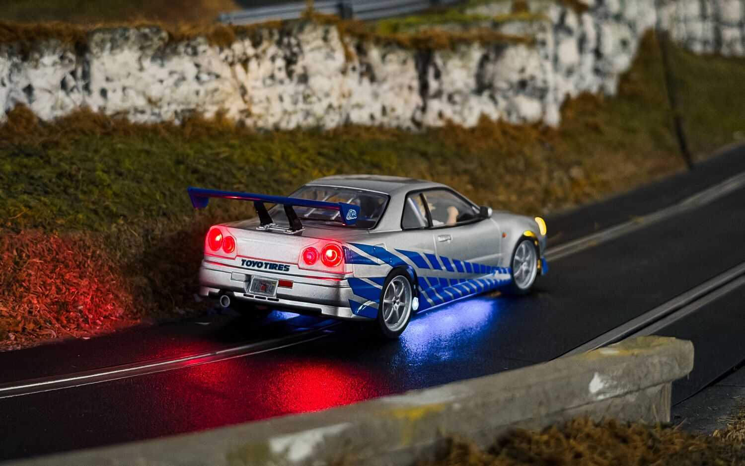 Autíčko Film & TV SCALEXTRIC C4674 - Nissan R34 Skyline - 2Fast 2Furious (1:32)