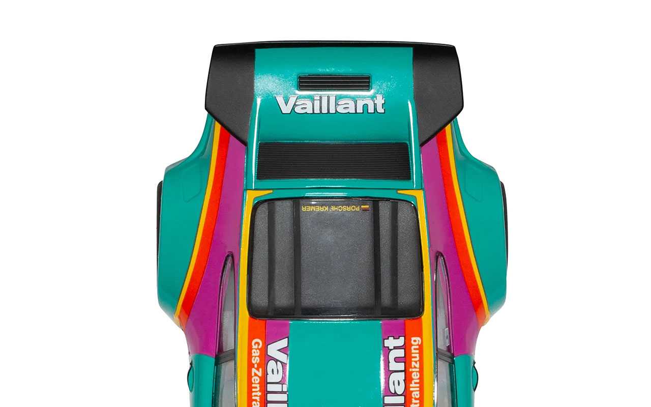 Autíčko GT SCALEXTRIC C4439 - Porsche 911 3.0 RSR - Vaillant (1:32)