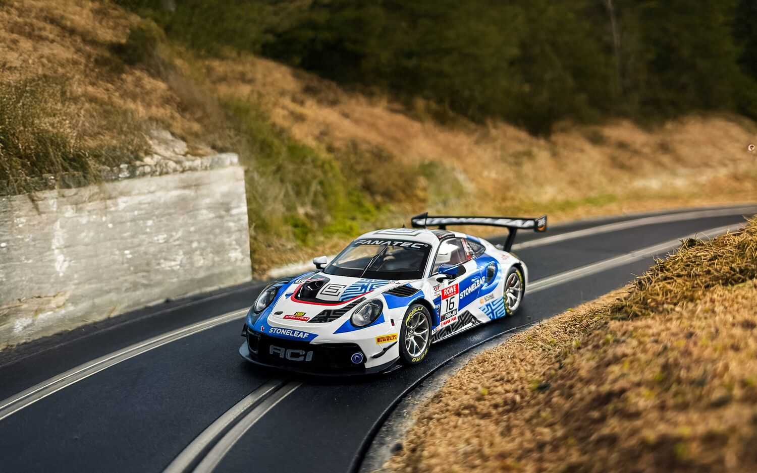 Autíčko GT SCALEXTRIC C4522 - Porsche 911 GT3 R ACI Motorsport (1:32)