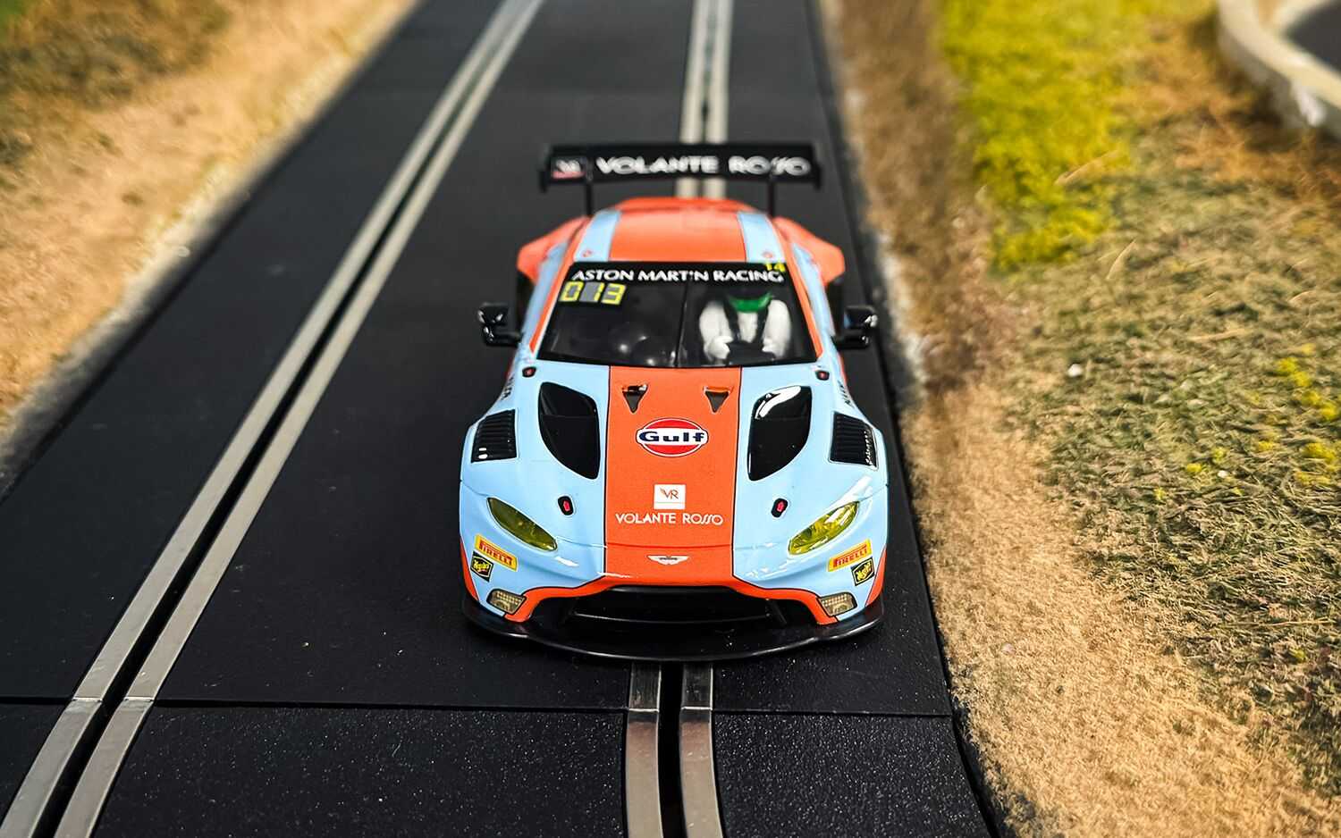 Autíčko Gulf SCALEXTRIC C4655 - Aston Martin GT3 Vantage - Bathurst 2025 (1:32)