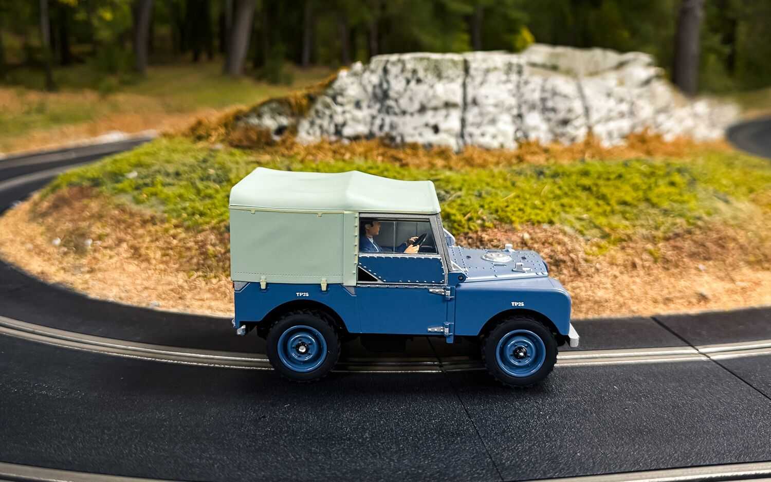 Autíčko Street SCALEXTRIC C4661 - Land Rover Series 1 – RAF (1:32)
