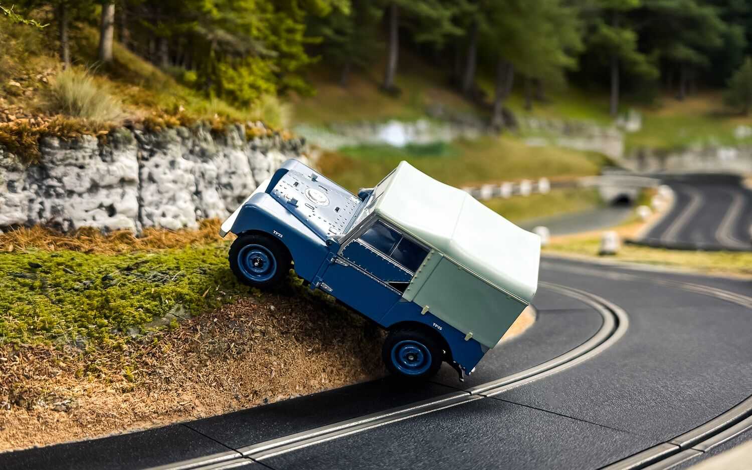 Autíčko Street SCALEXTRIC C4661 - Land Rover Series 1 – RAF (1:32)
