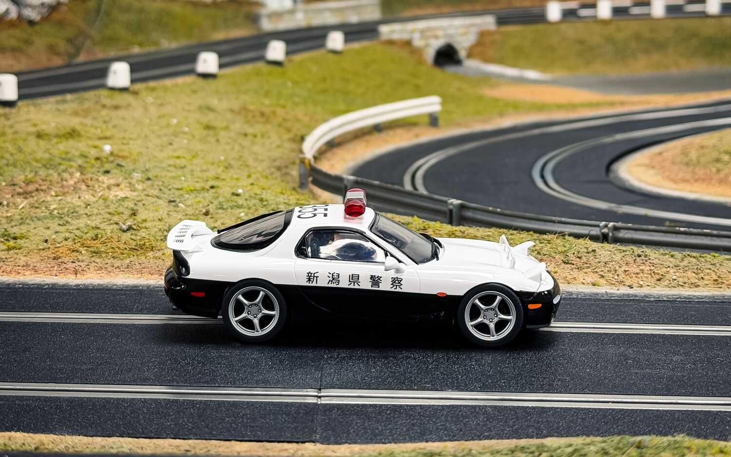 Autíčko Street SCALEXTRIC C4681 - Mazda RX7 FD Japanese Police (1:32)