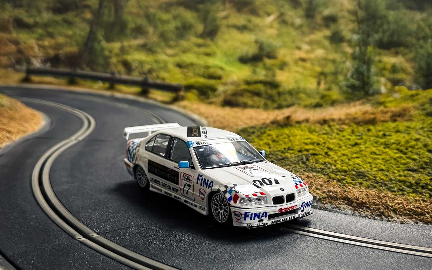 Autíčko Touring SCALEXTRIC C4574 - BMW E36 320i - BTCC 1995 - David Brabham (1:32)
