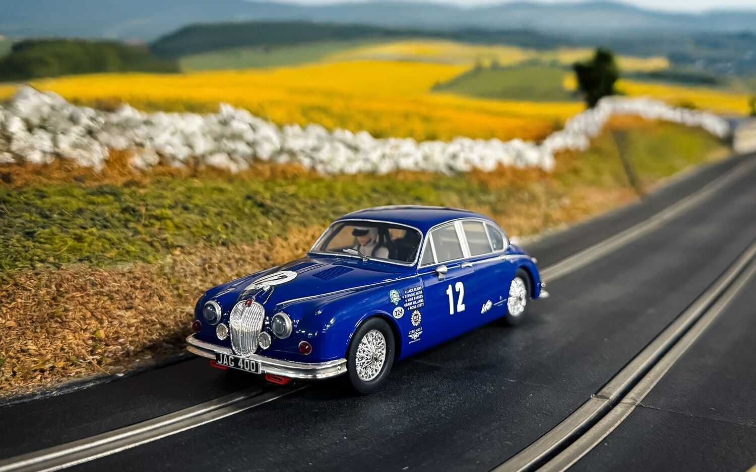 Autíčko Touring SCALEXTRIC C4596 - Jaguar MK2 - Grant Williams Racing (1:32)