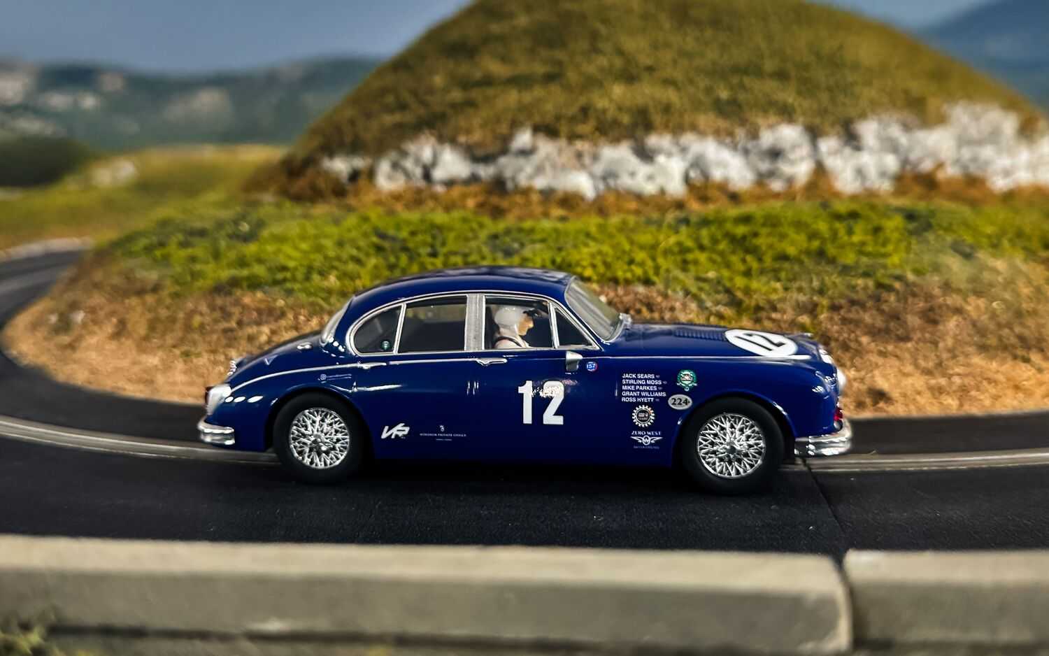 Autíčko Touring SCALEXTRIC C4596 - Jaguar MK2 - Grant Williams Racing (1:32)