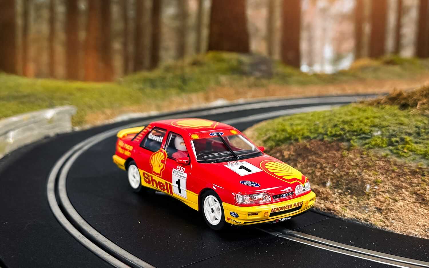 Autíčko Touring SCALEXTRIC C4632 - Ford Sierra Sapphire - BTCC 1990 - Rob Gravett (1:32)