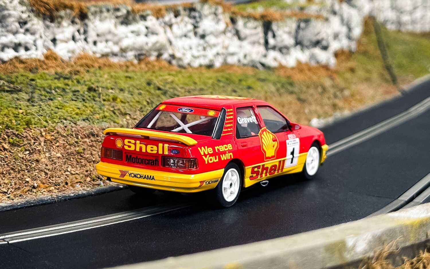 Autíčko Touring SCALEXTRIC C4632 - Ford Sierra Sapphire - BTCC 1990 - Rob Gravett (1:32)
