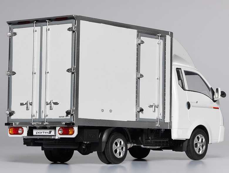 Model Kit auto 15145 - Hyundai Porter II MCP (1:24)