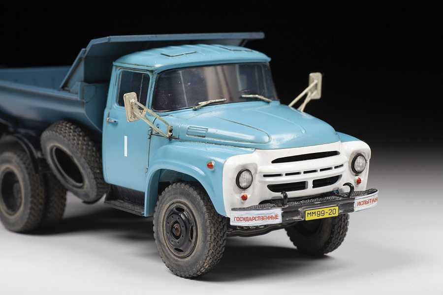 Model Kit auto 43004 - ZIL 130 (1:43)