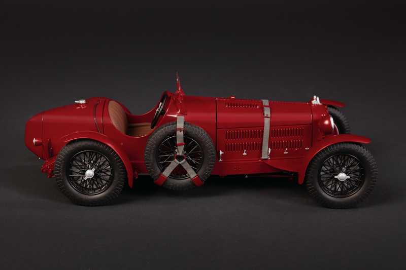 Model Kit auto 4708 - Alfa Romeo 8C 2300 Roadster (1:12)