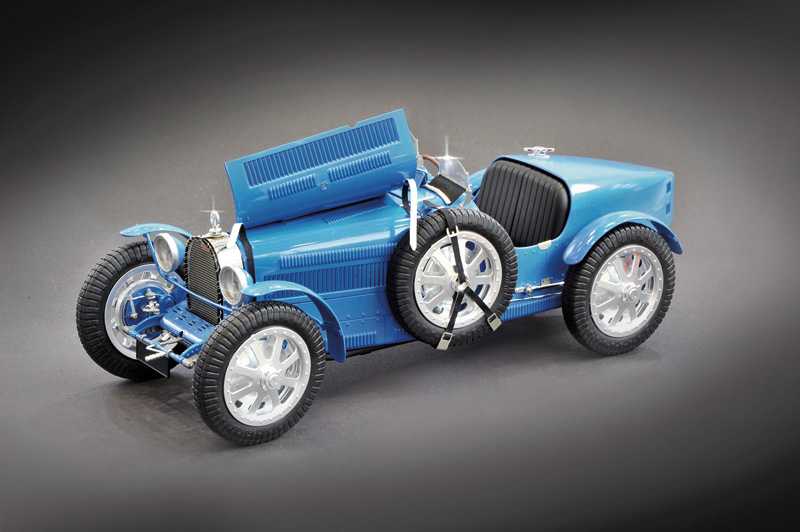 Model Kit auto 4713 - Bugatti 35 B Roadster (1:12)
