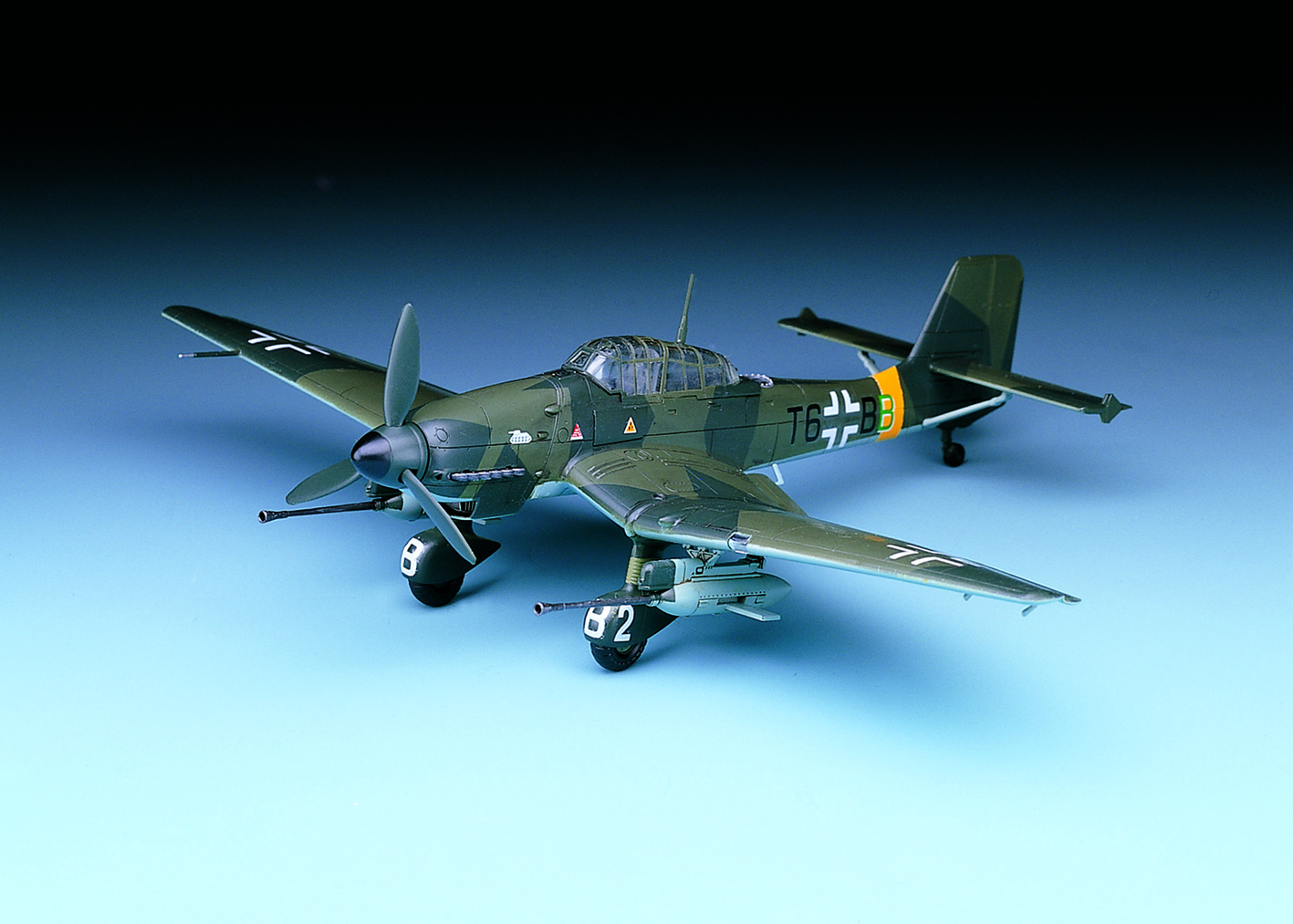 Model Kit letadlo 12450 - JU-87G STUKA "TANK BUSTER" (1:72)