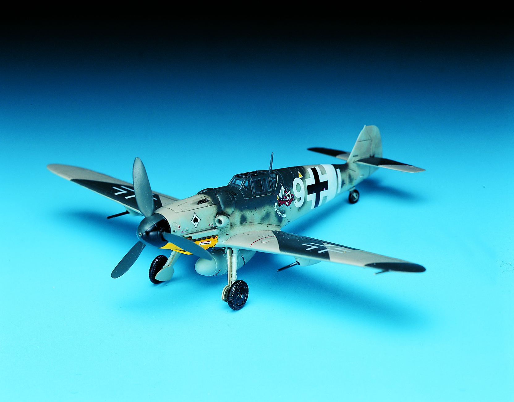 Model Kit letadlo 12467 - MESSERSCHMITT BF109G-6 (1:72)