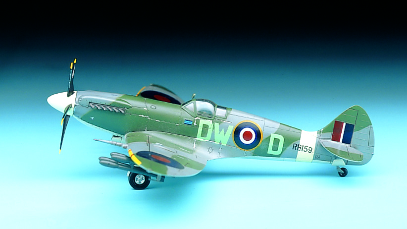 Model Kit letadlo 12484 - SPITFIRE MK.XIVC (1:72)