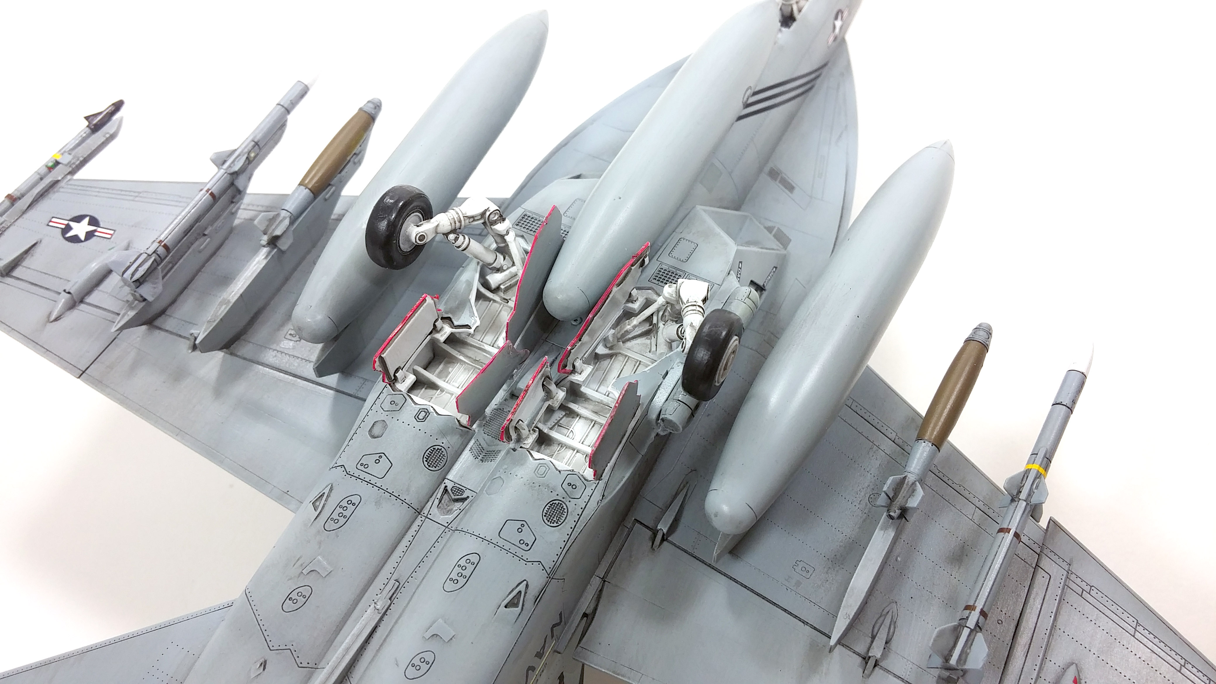 Model Kit letadlo 12547 - USN F/A-18E VFA-143 "PUKIN DOGS" (1:72)