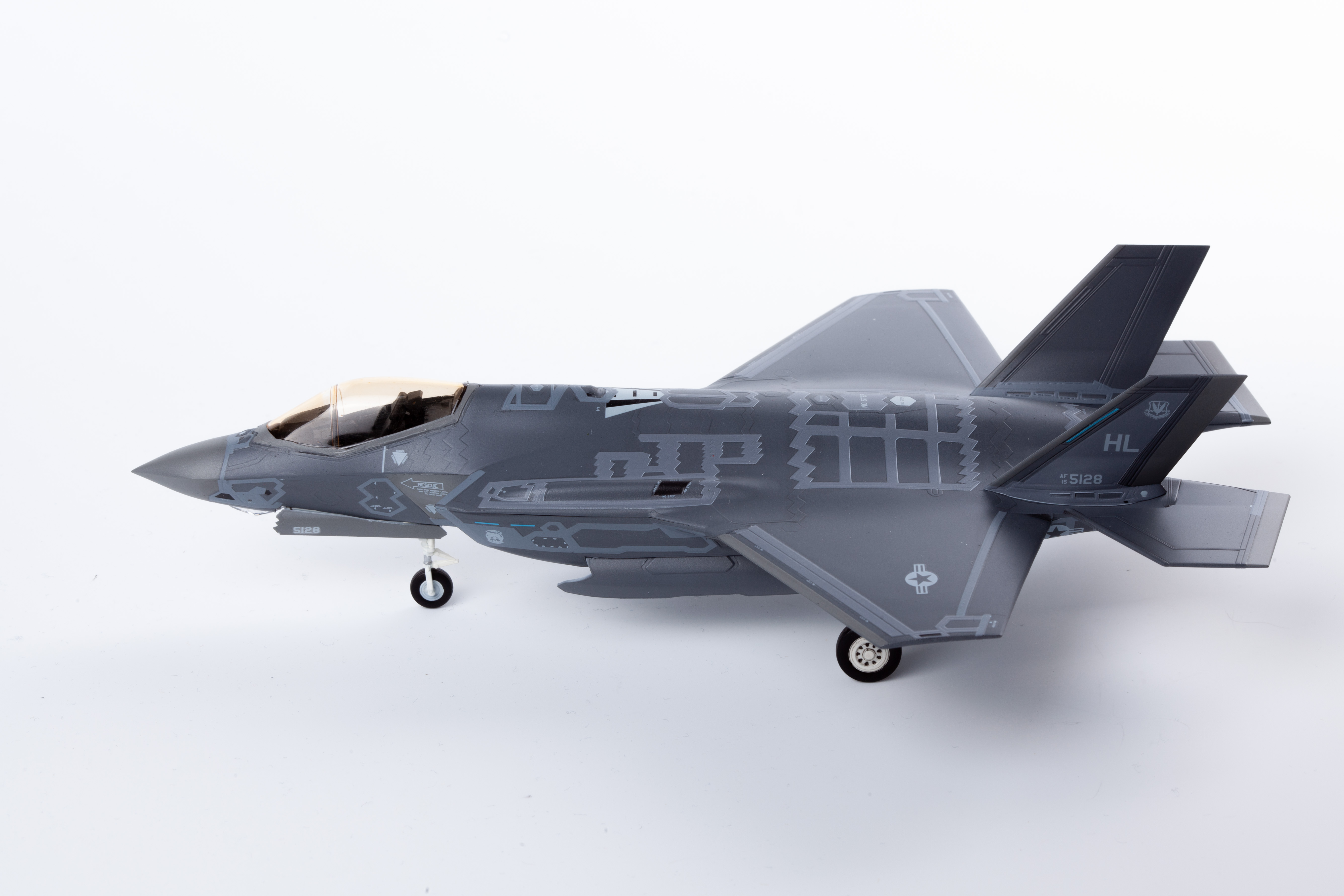 Model Kit letadlo 12561 - F-35A "Seven Nation Air Force" MCP (1:72)