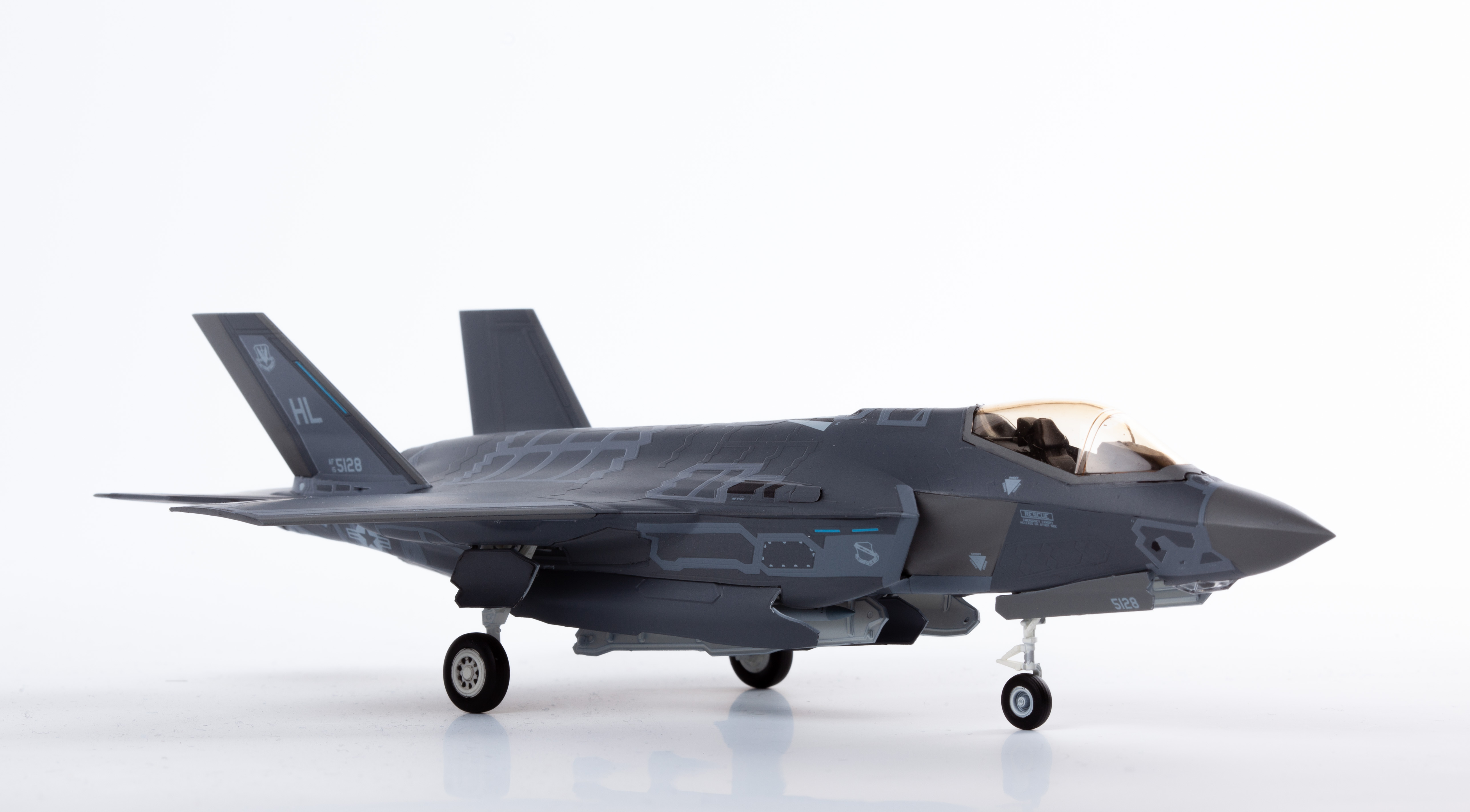 Model Kit letadlo 12561 - F-35A "Seven Nation Air Force" MCP (1:72)