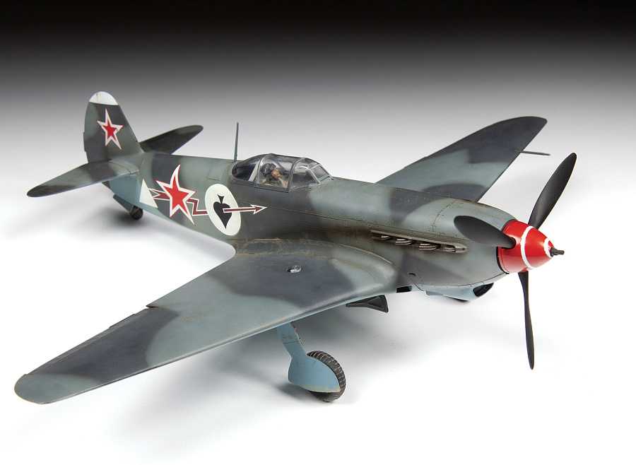 Model Kit letadlo 4831 - Yak-9-T with cannon (1:48)