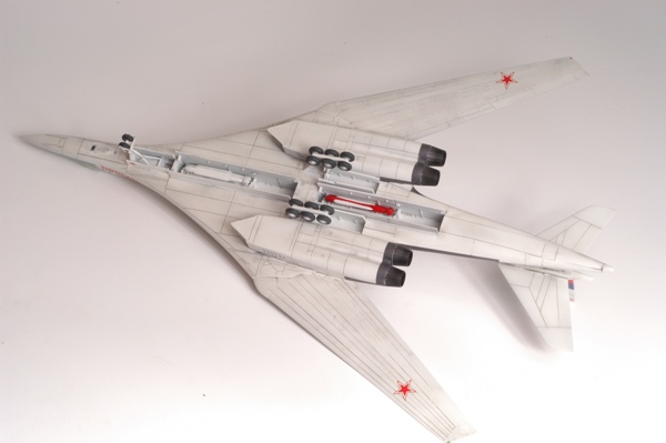 Model Kit letadlo 7002 - Tupolev TU-160 Russian Strategic Bomber (1:144)
