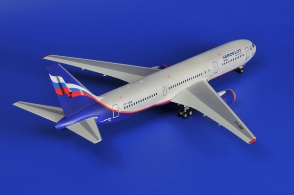 Verkehrsflugzeug 1:144 Boeing 767-300