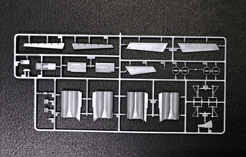 Model Kit letadlo 7013 - Ilyushin IL-62M (1:144)
