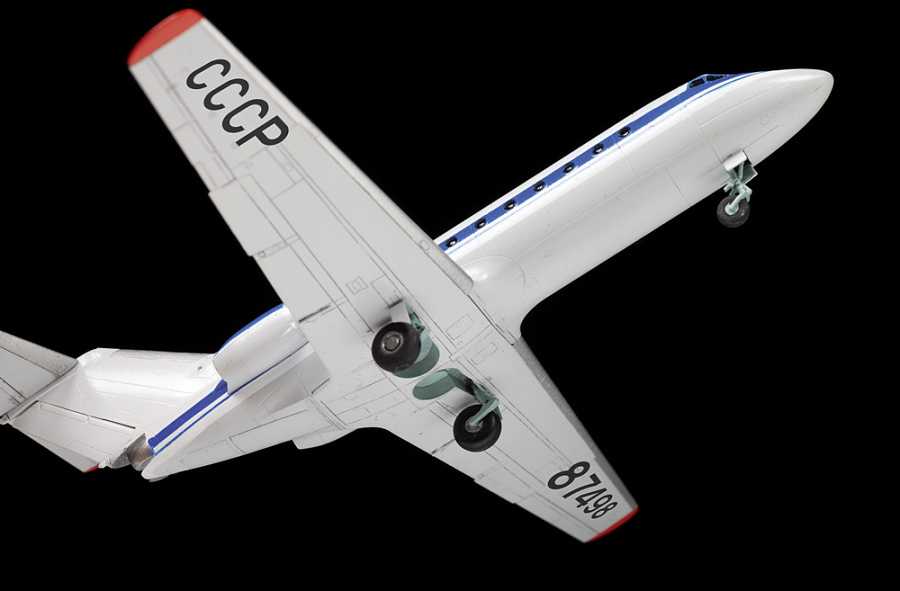 Model Kit letadlo 7030 - Yak-40 Regional Jet (1:144)
