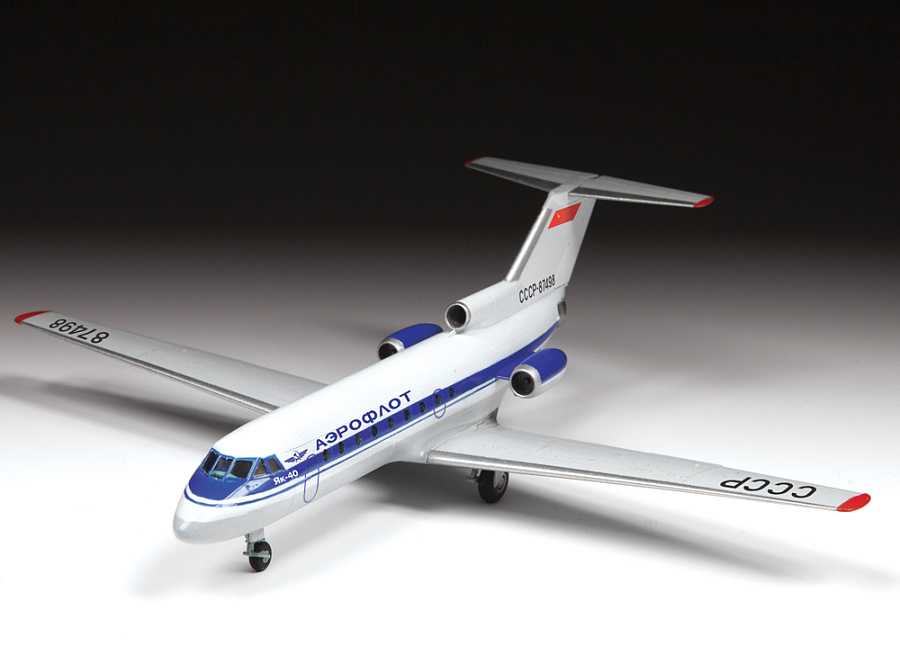 Model Kit letadlo 7030 - Yak-40 Regional Jet (1:144)
