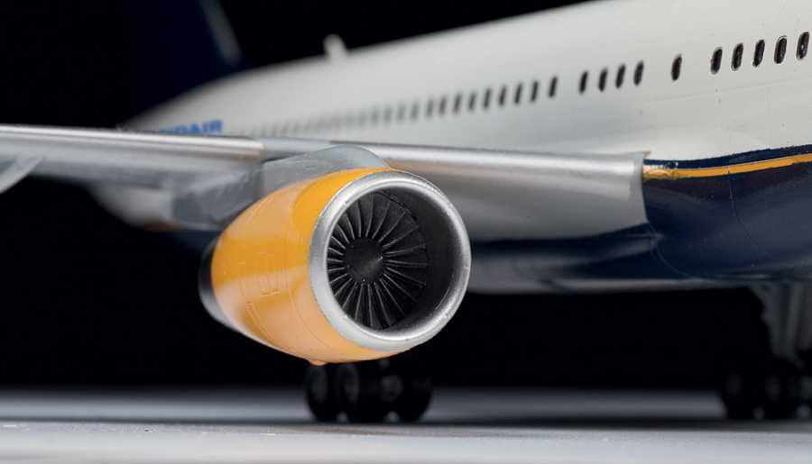 Model Kit letadlo 7032 - Boeing 757-200 (1:144)