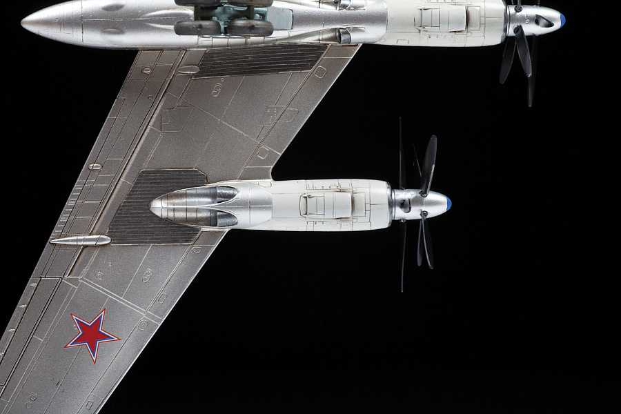 Model Kit letadlo 7038 - Tu-95 Soviet turboprop strategic bomber (1:144)