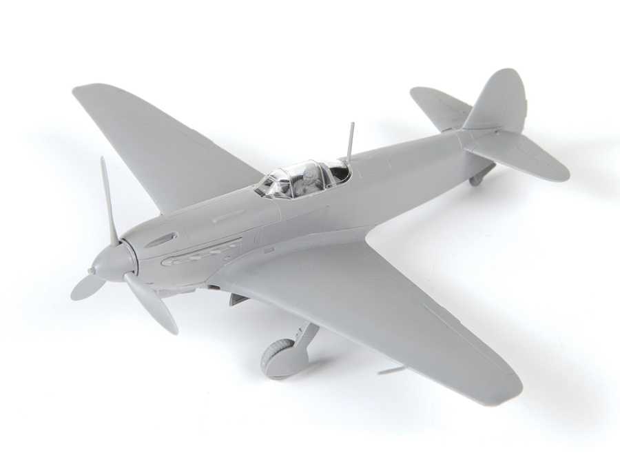 Model Kit letadlo 7313 - YAK-9 Soviet fighter (1:72)