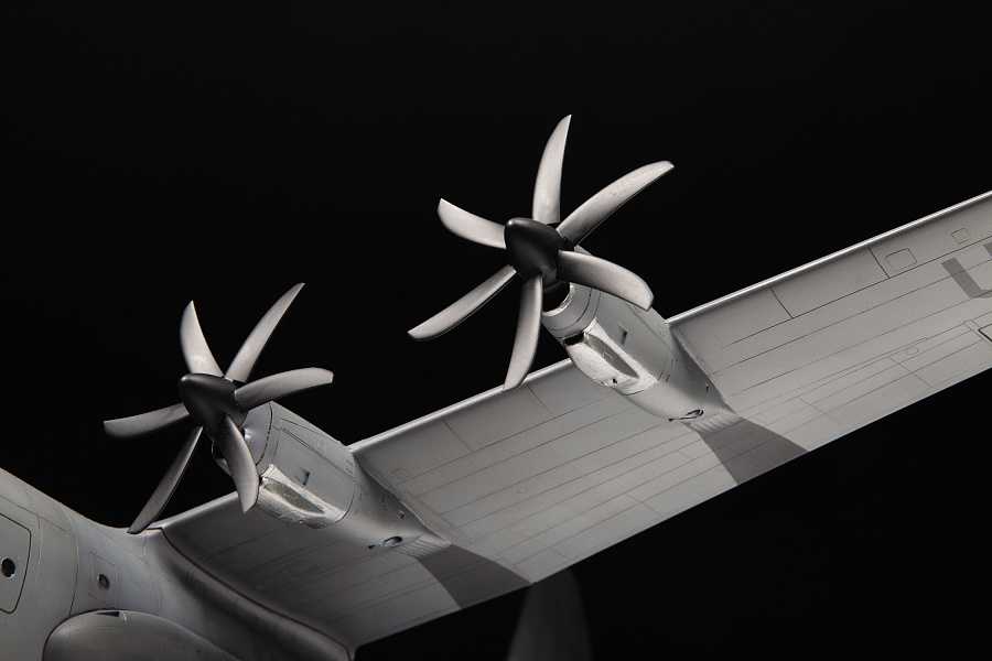 Model Kit letadlo 7325 - Hercules C-130J (1:72)