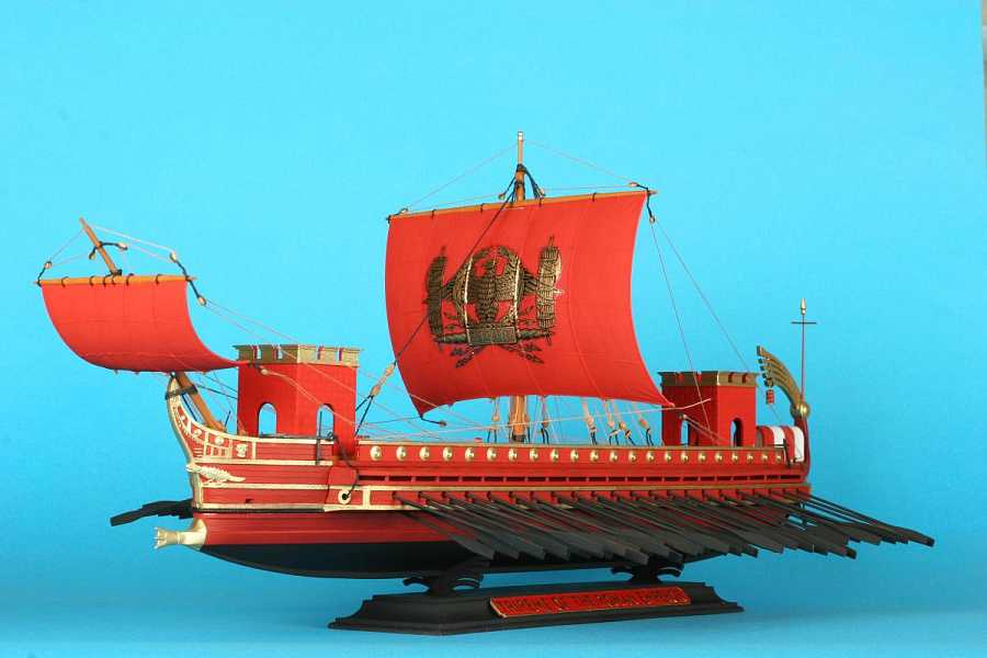 Model Kit loď 9019 – Trireme of the Roman Emperor (1:72)