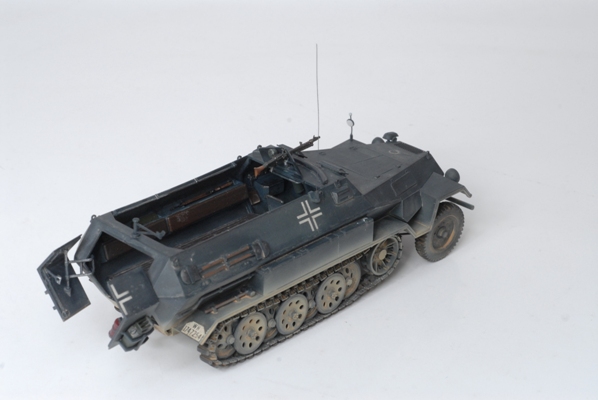 Model Kit military 3572 - Hanomag Sd.Kfz.251/1 Ausf.B (1:35)