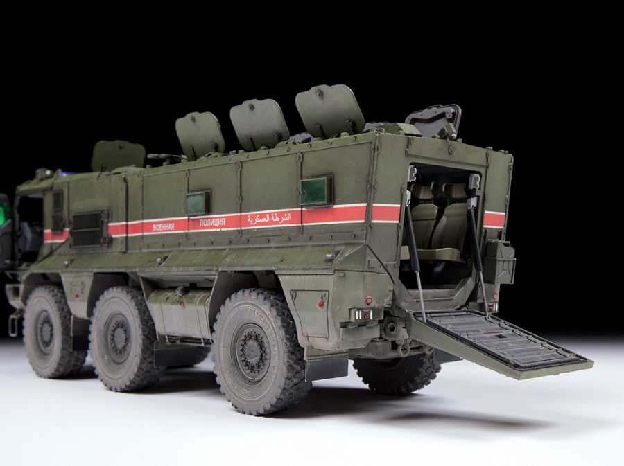 Model Kit military 3701 - Typhoon-K 6X6 Armoured Vehicle (1:35)