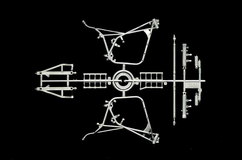 Model Kit motorka 4644 - Suzuki RG 500 XR27 (Team Heron - Barry Sheene) 1978 (1:9)
