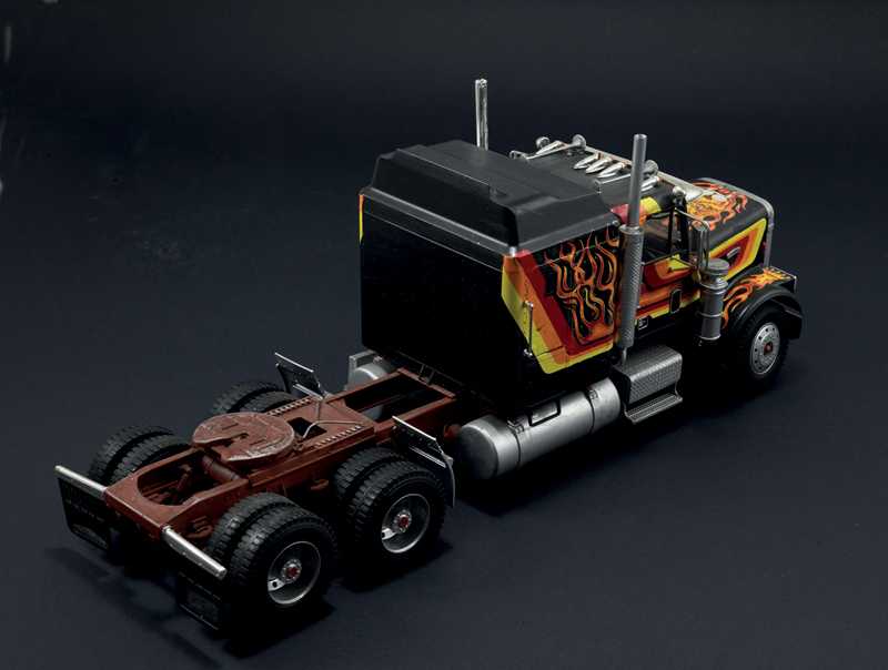 Model Kit truck 90785 - Freighliner Aerodyne (1:24)