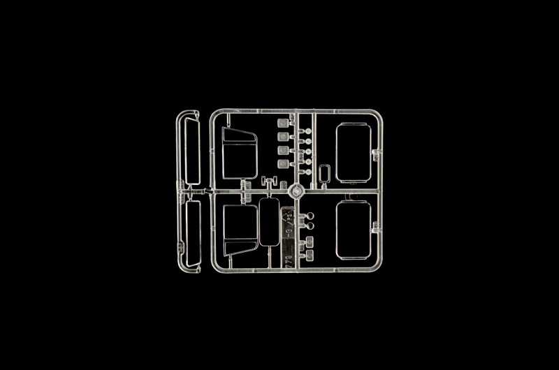 Model Kit truck 90785 - Freighliner Aerodyne (1:24)